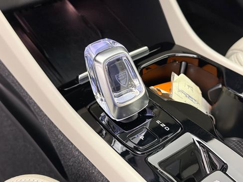 Certified 2023 Volvo XC40 B5 Plus w/ Protection Package Premier image 17