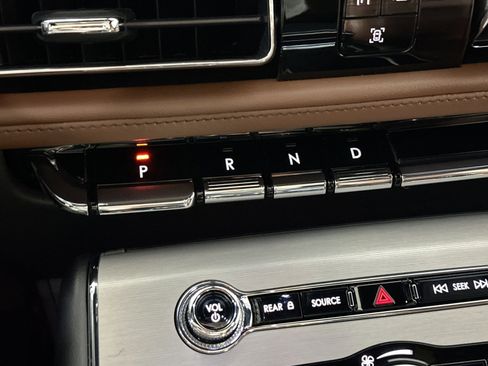 Used 2023 Lincoln Aviator Reserve w/ Elements Package Plus image 32