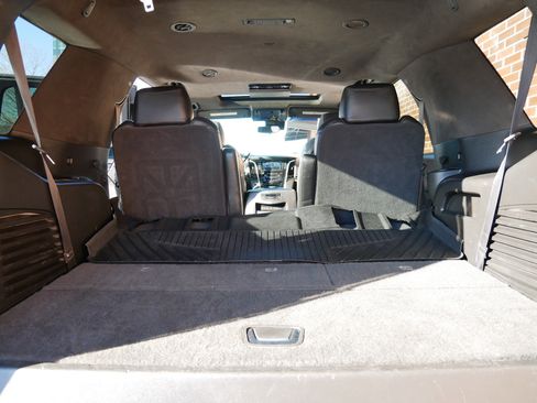 Used 2020 Cadillac Escalade Platinum image 11