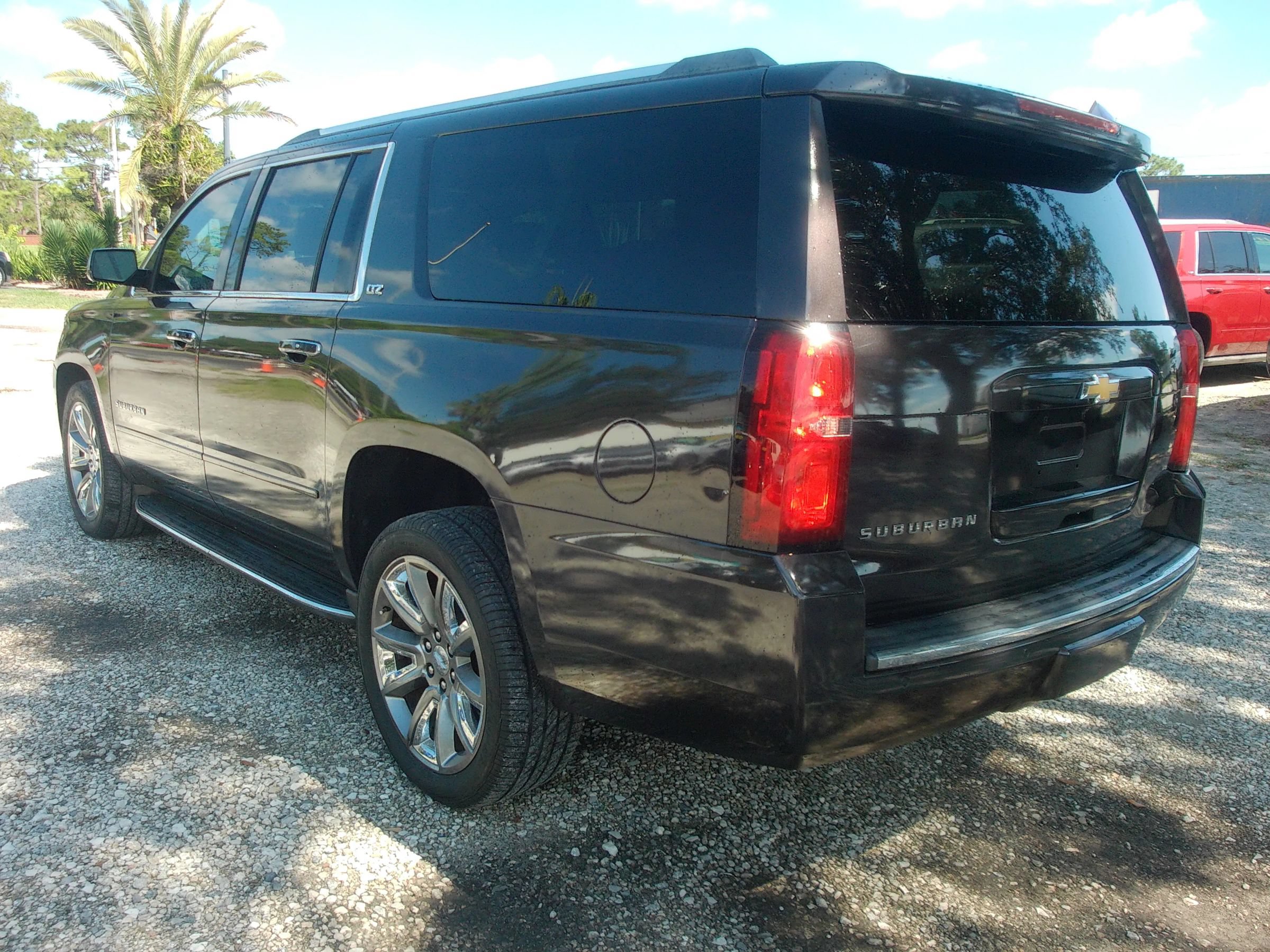 Used 2015 Chevrolet Suburban LTZ RWD image 8