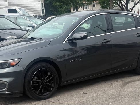 Used 2017 Chevrolet Malibu LT FWD image 15