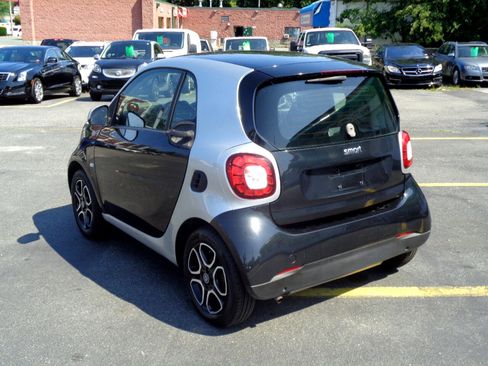 Used 2016 smart fortwo passion image 4
