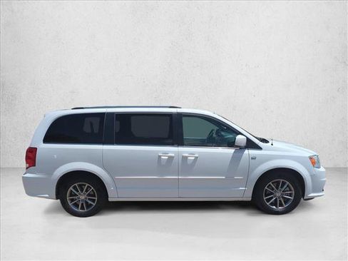 Used 2014 Dodge Grand Caravan SXT FWD image 4