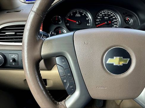 Used 2013 Chevrolet Avalanche LTZ image 19