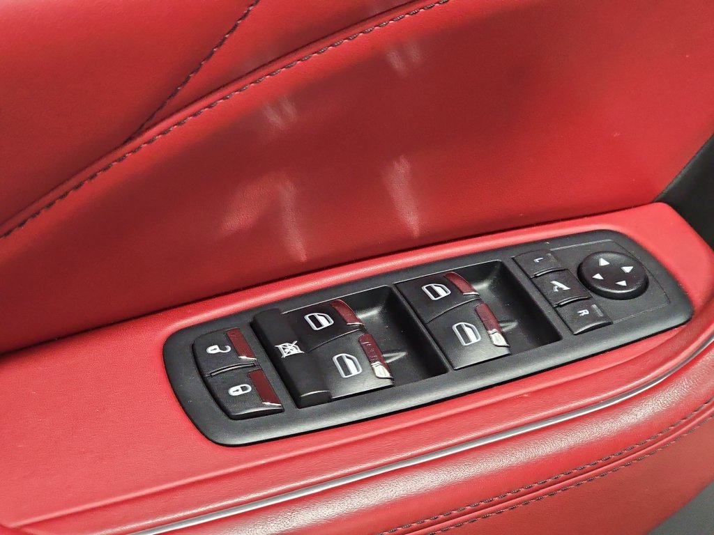 Used 2020 Maserati Levante AWD/4WD image 30