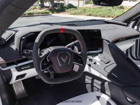 Used 2023 Chevrolet Corvette Stingray Premium Cpe w/ Z51 Performance Package image 38