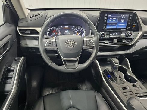 Used 2022 Toyota Highlander XLE image 16
