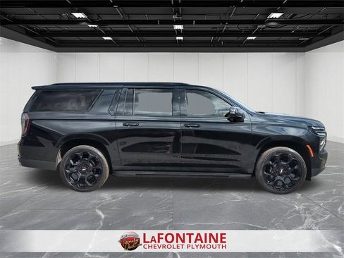 Used 2026 Chevrolet Suburban RST image 9