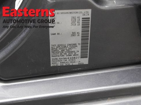 Used 2024 Nissan Altima 2.5 SV FWD image 35