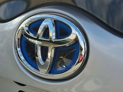 Used 2021 Toyota Prius Prime XLE image 30