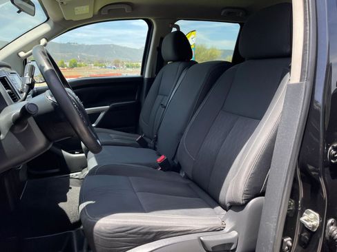 Used 2017 Nissan Titan SV RWD image 15