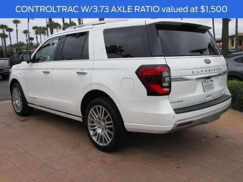 Used 2023 Ford Expedition Platinum AWD/4WD image 2