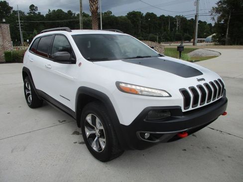 Used 2014 Jeep Cherokee Trailhawk w/ Technology Group AWD/4WD image 25