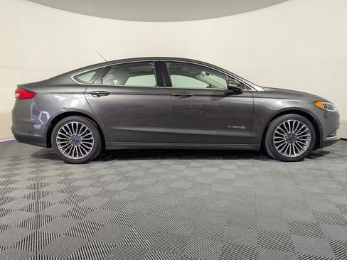 Used 2018 Ford Fusion SE w/ Equipment Group 602A FWD image 2