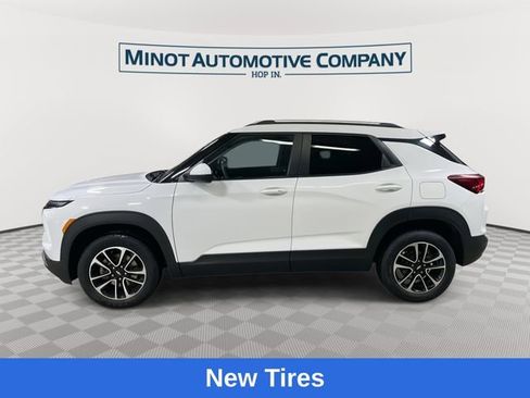 Used 2025 Chevrolet TrailBlazer LT AWD/4WD image 5