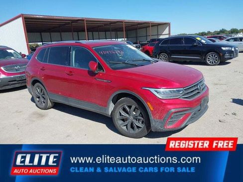 Used 2022 Volkswagen Tiguan SE w/ Panoramic Sunroof Package image 2