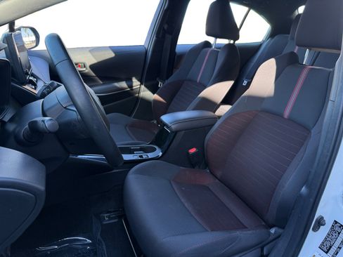 Used 2024 Toyota Corolla SE w/ SE Premium Package image 9