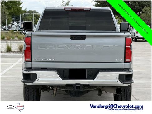 Used 2025 Chevrolet Silverado 2500 LTZ w/ LTZ Convenience Package AWD/4WD image 5