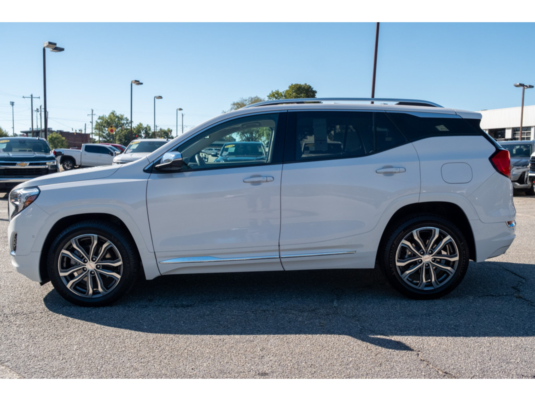 Used 2019 GMC Terrain Denali w/ Advanced Safety Package FWD image 5