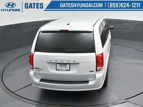 Used 2016 Dodge Grand Caravan SE image 26
