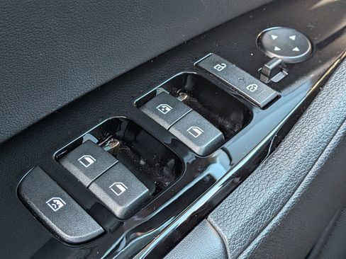 Used 2023 Kia Sportage EX image 23