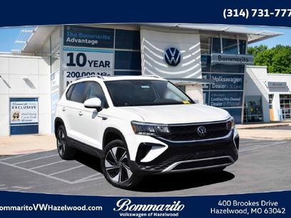 Used 2024 Volkswagen Taos SE w/ Panoramic Sunroof Package