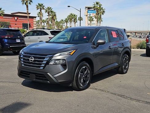Used 2024 Nissan Rogue SV FWD image 2