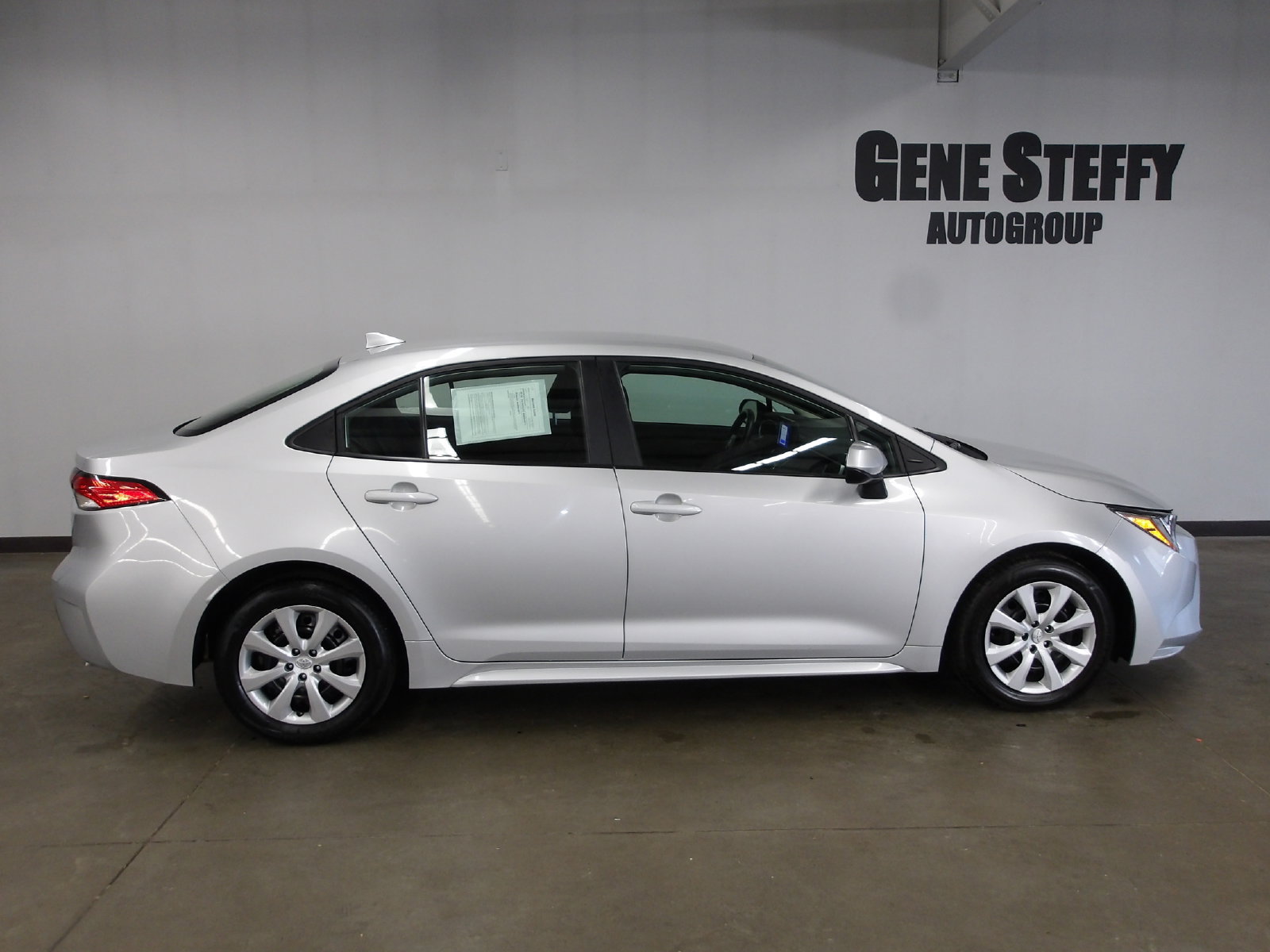Used 2025 Toyota Corolla LE FWD image 3