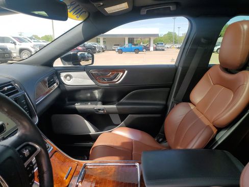 Used 2018 Lincoln Continental Reserve AWD/4WD image 28