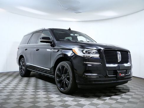 Certified 2022 Lincoln Navigator Reserve w/ Monochromatic Package AWD/4WD image 1