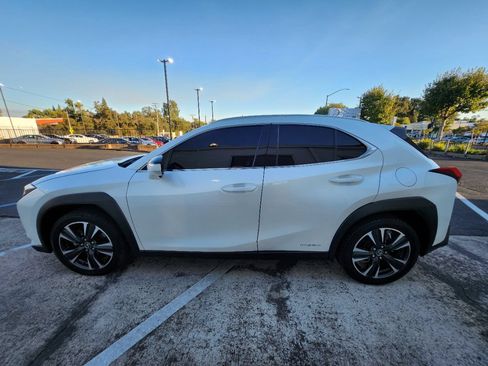 Used 2021 Lexus UX 250h w/ Accessory Package (Z1) AWD/4WD image 2