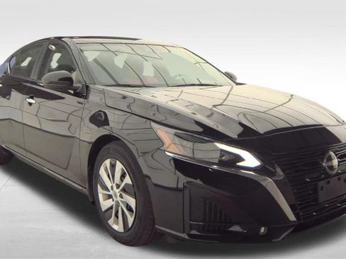 Used 2023 Nissan Altima 2.5 S FWD image 4