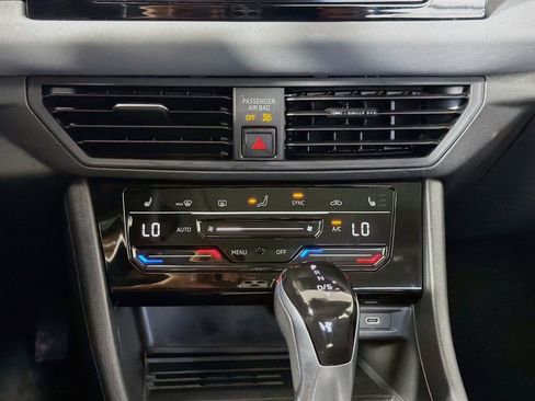 Used 2025 Volkswagen Jetta SE FWD image 24