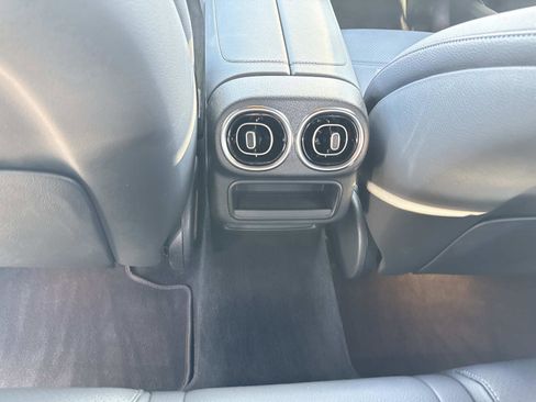 Used 2025 Mercedes-Benz GLC 300 image 17