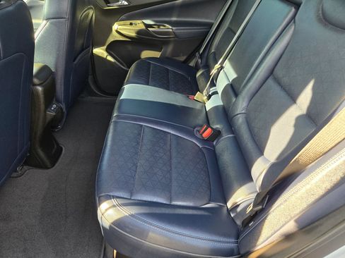 Used 2022 Chevrolet Bolt EUV LT w/ Convenience Package image 43