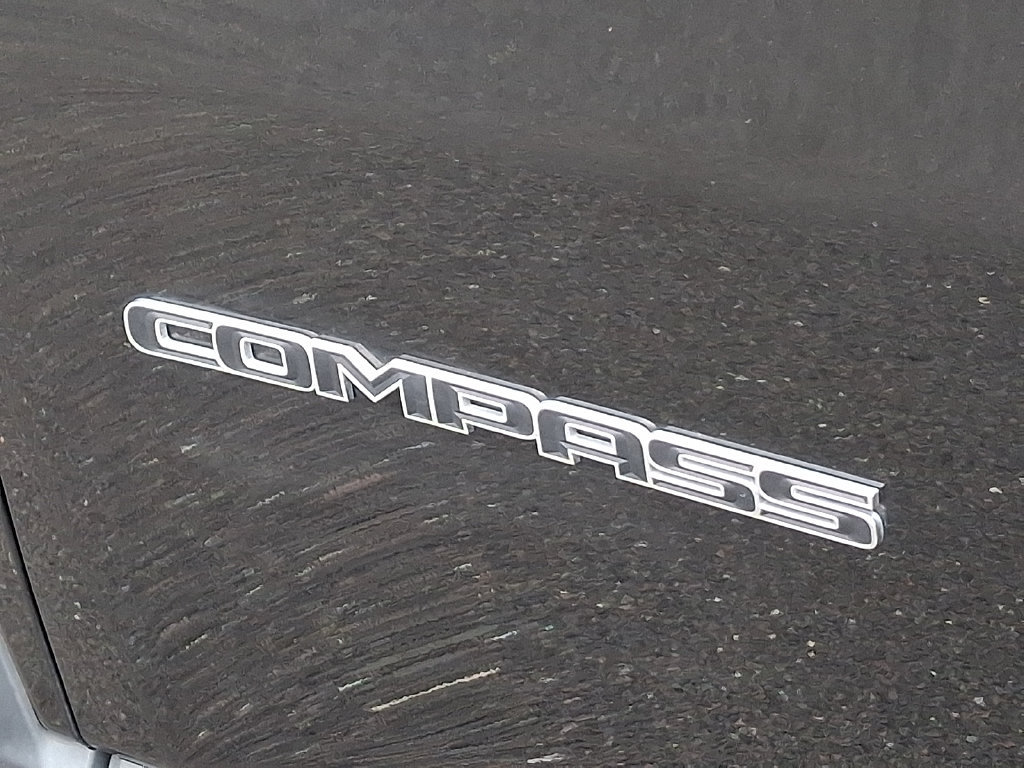 Used 2024 Jeep Compass Latitude w/ Sun and Sound Group AWD/4WD image 32