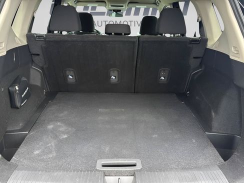 Used 2024 Nissan Rogue S FWD image 27