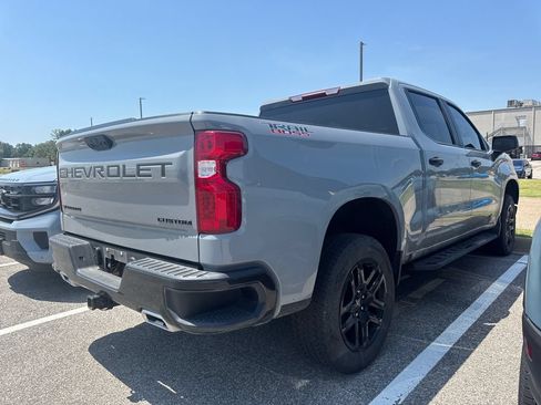 Used 2024 Chevrolet Silverado 1500 Custom Trail Boss w/ LPO, Dark Essentials Package AWD/4WD image 4