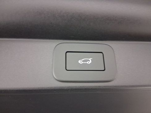 New 2025 Land Rover Range Rover SE image 31