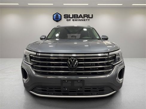 Used 2024 Volkswagen Atlas SE w/ Panoramic Sunroof Package image 8