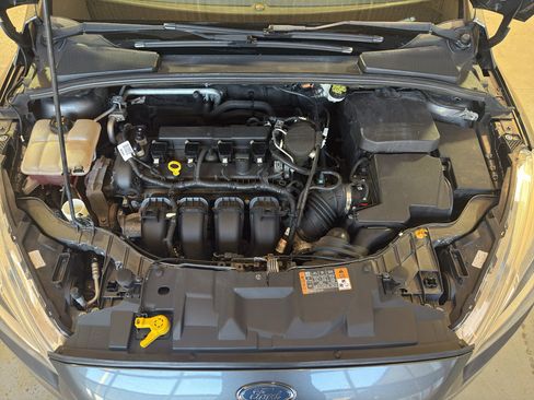 Used 2016 Ford Focus Titanium FWD image 32