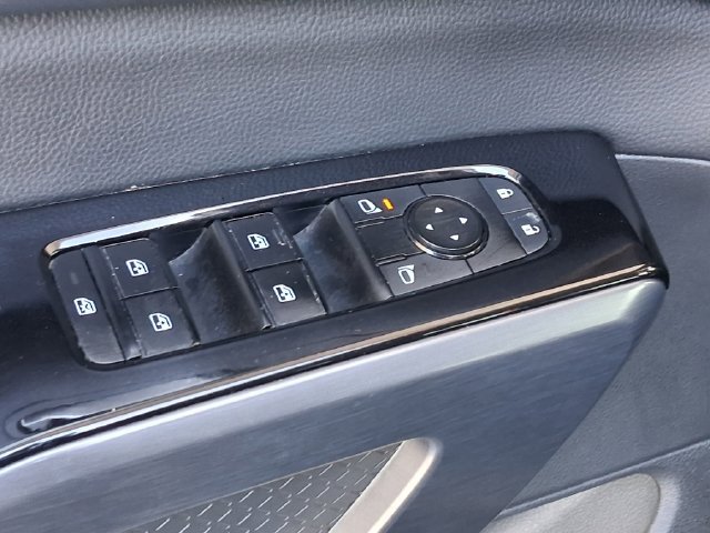 Used 2023 Nissan Pathfinder SL w/ Black Appearance Package FWD image 17