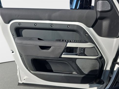 Certified 2023 Land Rover Defender 130 X-Dynamic SE image 28