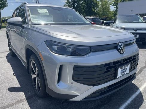 New 2026 Volkswagen Tiguan SE AWD/4WD image 2
