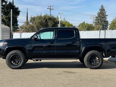 Used 2021 Toyota Tacoma SR5 w/ Technology Package AWD/4WD image 2