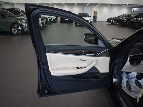 Used 2017 BMW 540i xDrive AWD/4WD image 9