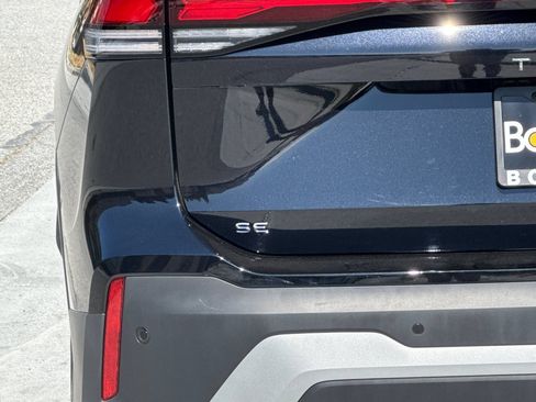 New 2025 Volkswagen Tiguan SE AWD/4WD image 26