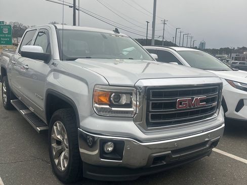 Used 2015 GMC Sierra 1500 SLT w/ SLT Crew Cab Value Package image 2