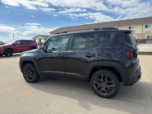 Used 2021 Jeep Renegade Latitude image 4