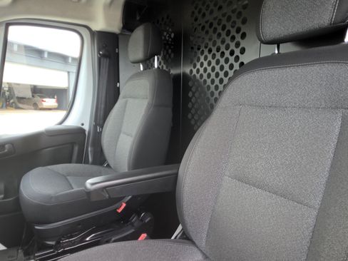 Used 2025 RAM ProMaster 2500 w/ U-Haul Equipment Group FWD image 10